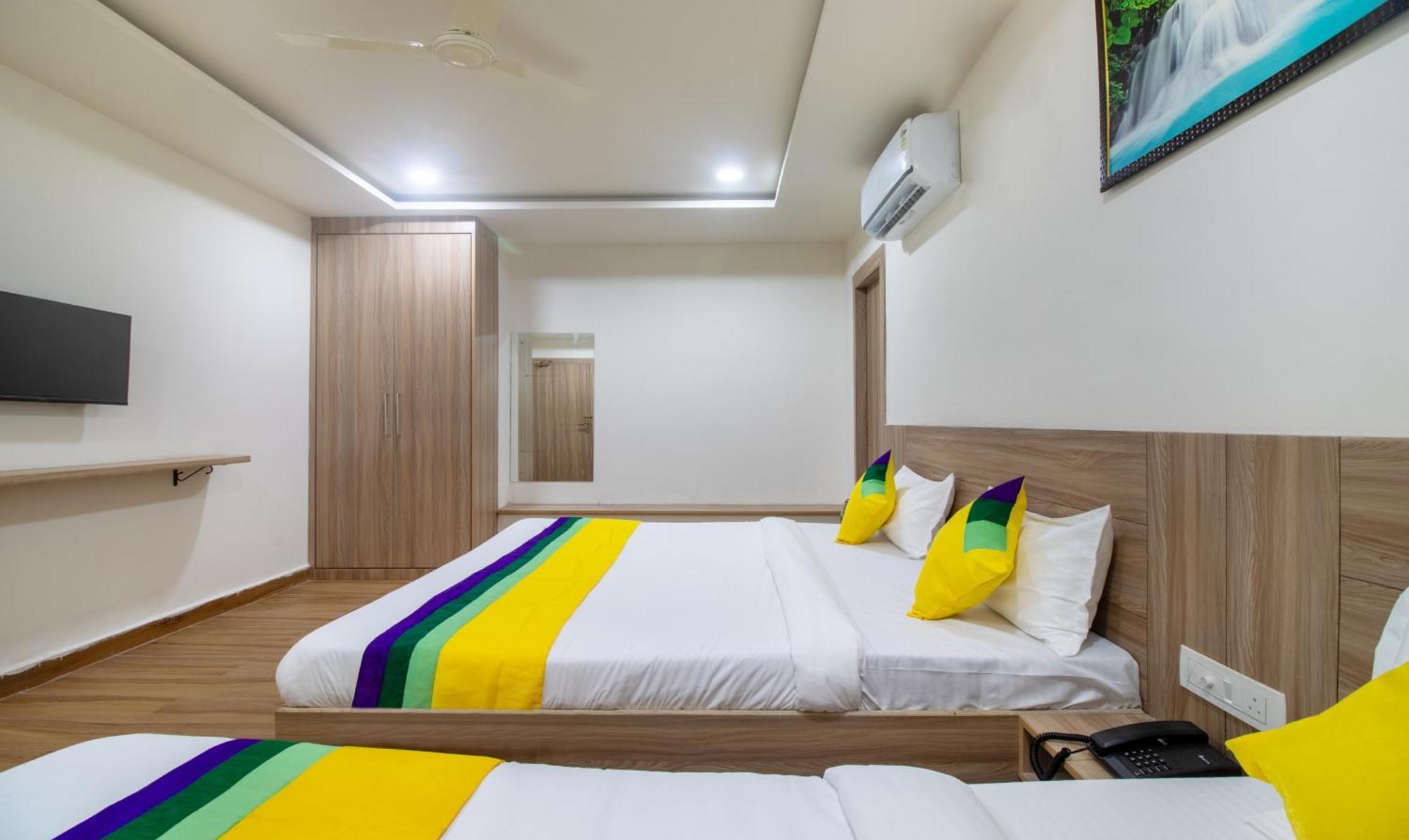 Itsy Hotels Krishna Residency, Govardhan Chauraha Mathura Exteriör bild