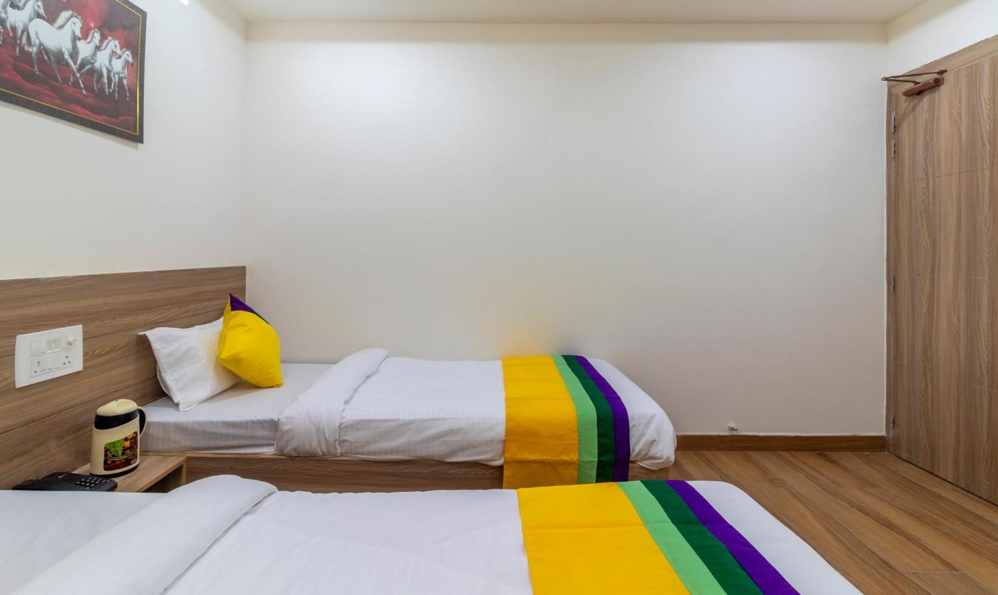 Itsy Hotels Krishna Residency, Govardhan Chauraha Mathura Exteriör bild