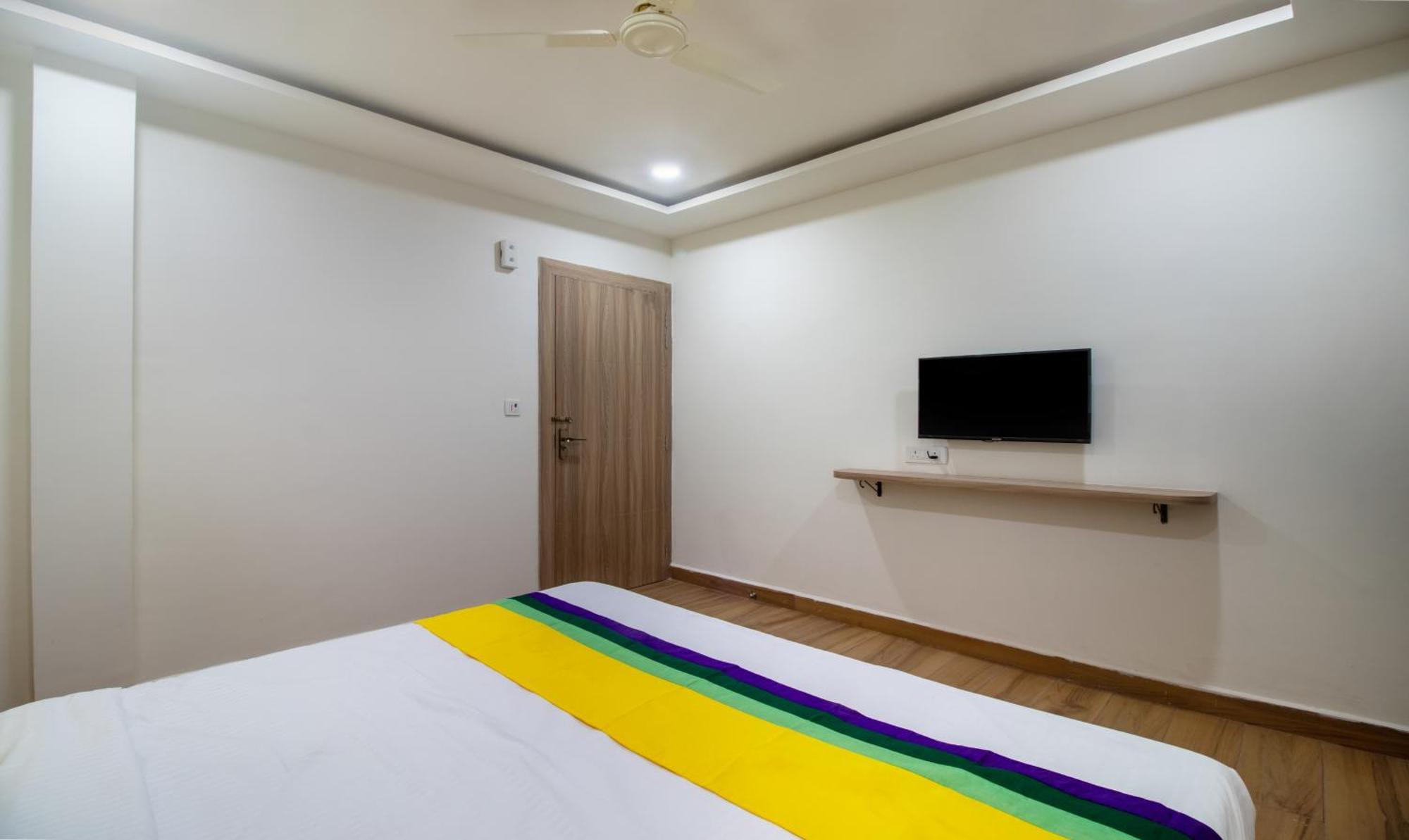 Itsy Hotels Krishna Residency, Govardhan Chauraha Mathura Exteriör bild